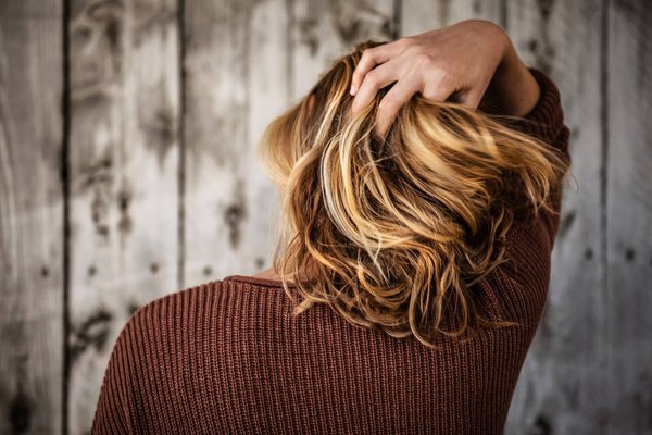 Les 10 secrets pour des cheveux brillants et en santé