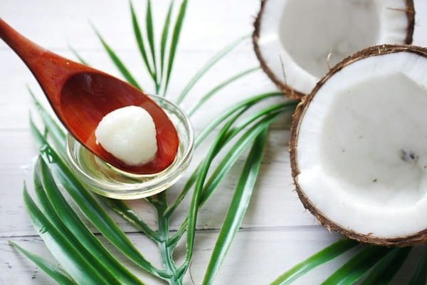 Les Bienfaits Incontournables de l'Huile de Coco pour le Corps